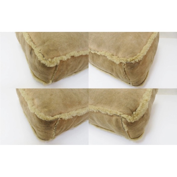 CHANEL Beige Shearling Tote - Picture 5 of 16